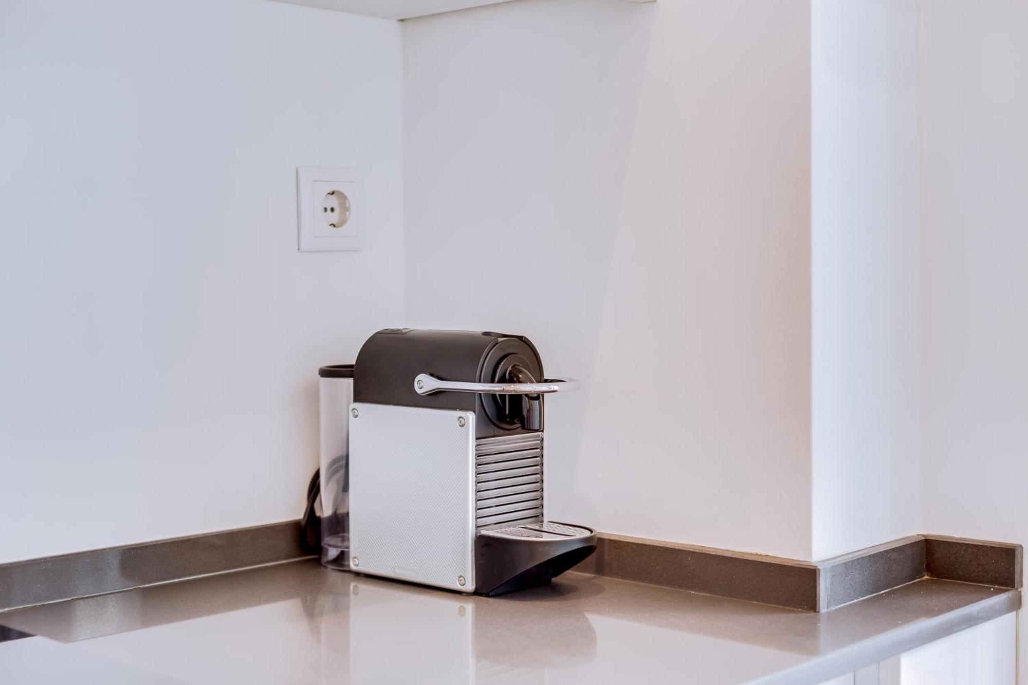 Al - Apartamento Egas Moniz 奎特里拉 外观 照片